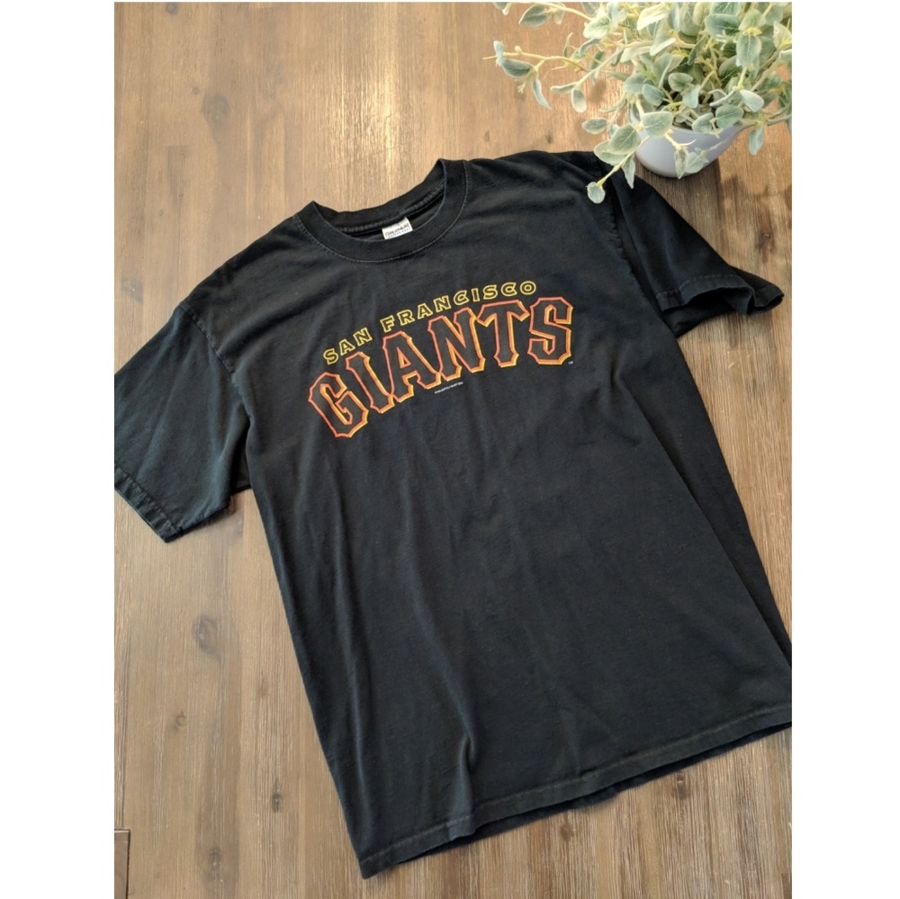 SF Giants tee, size large